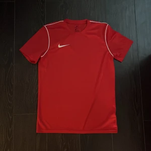 Nike träningströja, storlek M - Storlek M, oanvänd