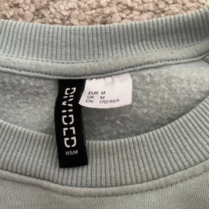 Tröja - Jätte fin mint grön sweatshirt från H&M, använd bara några fåtal gånger💕💕