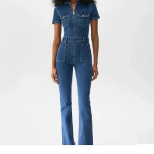 Stretching Jumpsuit  - Säljer populär jumpsuit som är slutsåld överallt. Den är väldigt stretchig och anpassar sig efter kroppen ♡ 