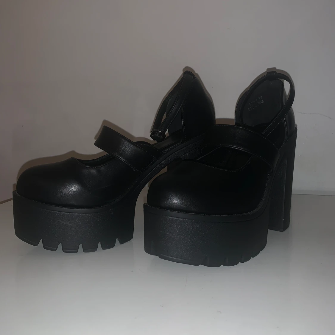 svarta klackskor đ»