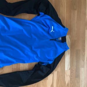 Puma half zip - Inga defekter bara använd en gång. Skriv för fler bilder