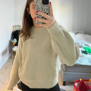 Stickad tröja - Ljusgrön stickad tröja från H&M! 