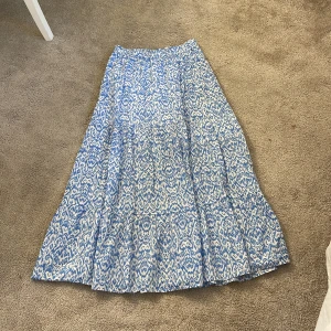 Lindex kjol  - Lindex kjol storlek 152.Aldrig andvänd!Säljer pga att jag har två💕hör av er vid frågor