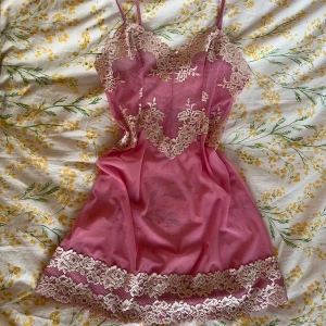 Nattlinne - Såååå fint nattlinne ifrån intimissimi, köpt här på plick men aldrig använd av mig 🌷💞i nyskick!! Nypris 700kr