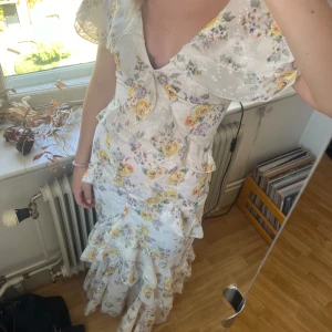 Klänning - Klänning från boohoo🌸 aldrig använt