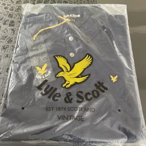 Lyle scott T-shirt  - Säljer min T-shirt som inte passar mig längre den är helt ny mycket bra skick har inte använt den