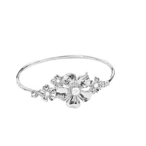 Ioaku armband - La fleur multi cuff i silver från Ioaku. Slutsålt just nu, använt fåtal ggr så i bra skick. Nypris: 599kr. Den minsta storleken 16 cm.