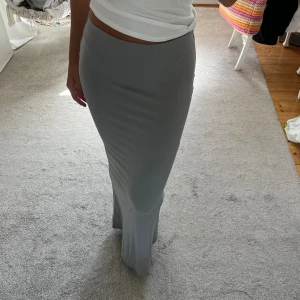 Kjol - Grå kjol med den perfekta passformen