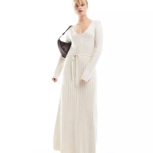 Klänning, med prislapp - Ny klänning, med prislapp. Aldrig använd