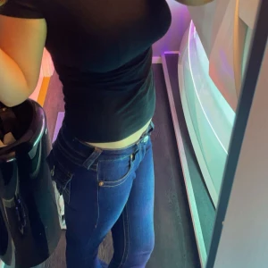 True religon jeans - Säljer nu mina älskade true religon jeans mot min vilja. Jag har bara använt dom 1-2 gånger då dom snabbt blivit förstora pga viktnedgång. Det är mina absoluta favorit jeans och dom är köpta på pondus i butik för 1200.