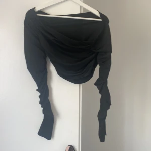 Svart topp - Svart topp i storlek M, passar säkert S också