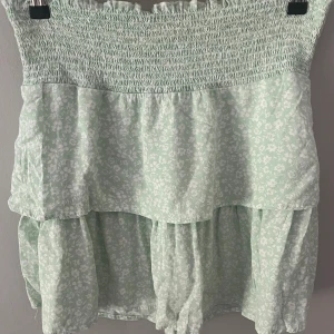 Söt kjol - Söt kjol från Vila! Använd ca 5 ggr och Inge defekter!