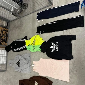 Kläder  - Strl s, som nya, säljer helst paketpris 