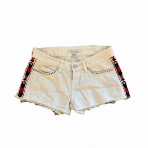 Vintage Jeansshorts - Säljer dom här coola jeansshortsen💓💓
