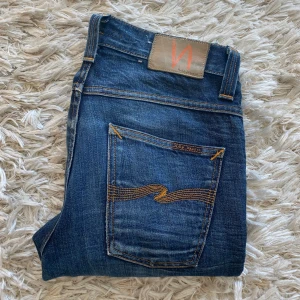 Nudie jeans  - Säljer dessa Nudie jeans pågrund av att de är för smala för mig och inte riktigt passar. Annars är de i mycket bra skick utan några defekter. 