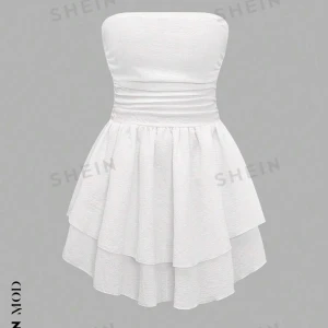 Vit volang klänning - En vit klänning med volanger. Aldrig använd, skriv privat för egna bilder