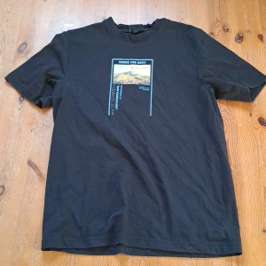 T-shirt  - Kanppt använd.