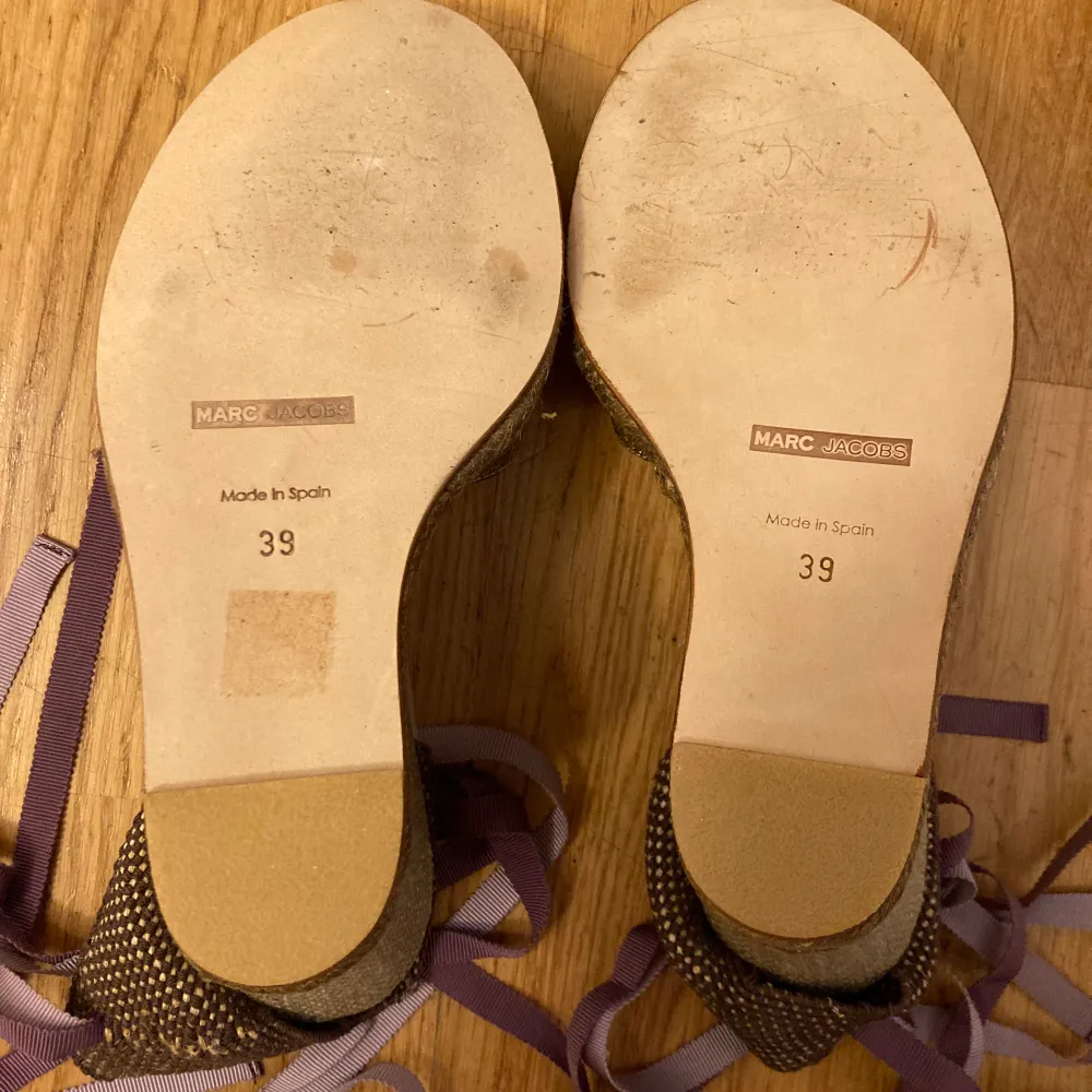 Espadrillos från Marc Jacobs, strl 39, klack höjd 11cm. Aldrig använda, köparen står för frakt. Skor.