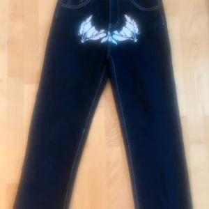 Jeans nyskick - Längd: 98cm från midjan och ner
