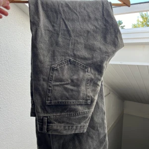 Hope Work 31 - Säljer ett par Hope Work jeans i storlek 31 och superfint skick. Inget slitage i grenen eller märken från plånbok, mobil etc. Kan skickas om köpare står för frakt.  mvh Lukas 