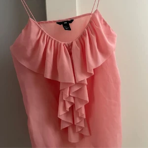 Volang linnd - Säljer detta linnet fast i svart, super fint ❣️❣️helt oanvänt 