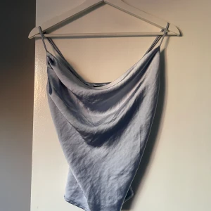 Topp  - Jättebra skick, använd en gång 