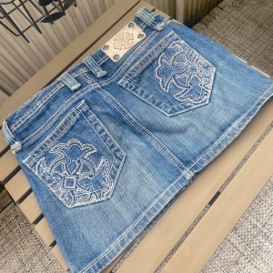 Miss Me kjol - Super fin lågmidjad jeans kjol från märket Miss Me💗 Bra skick och perfekt till sommaren! Pris kan diskuteras!!! Midje mått: ca 31 cm❤️