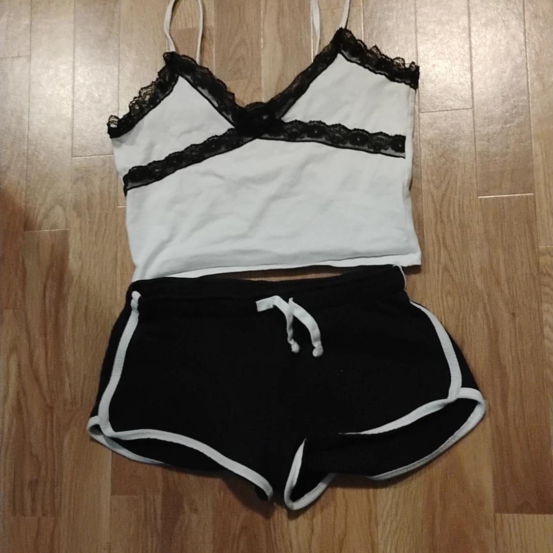 Linne och korta shorts i storlek s-m