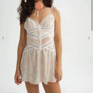 Klänning -  denna klänning från forlove&lemons i storlek xs/s🌸🌸