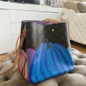 Färgglad väska  - Super fin väska med lite extra färg. Super fin nu till sommar 