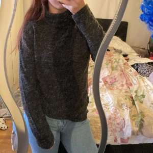 Stickad polo - Tunn stickad lång polotröja, liten i storleken