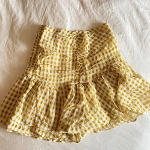 Sommarkjol  - Fint skick. Lite volym. Xs.💛💛