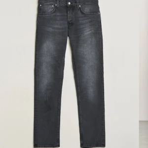 Nudie jeans  - Säljer ett par snygga nudie jeans i storlek dark cove i modell Grim Tim. Storlek 29/32 och skick 9/10. Ny pris ca 1799 | mitt pris 499 | hör av er vid fler funderingar | Mvh Rasmus 