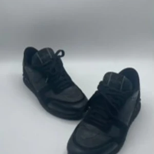 Valentino rockrunner säljes - Storleken på skorna är 40. Skorna har aldrig blivit använda.