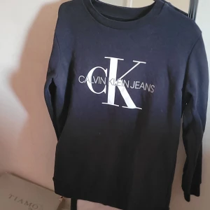 Calvin klein jeans tröja - Hel och fin