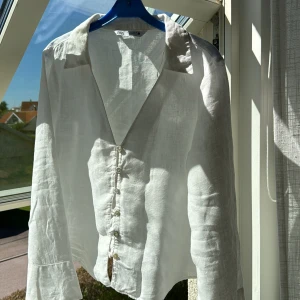Linneblus från Zara i storlek L - Linneblus från Zara i nyskick stl L