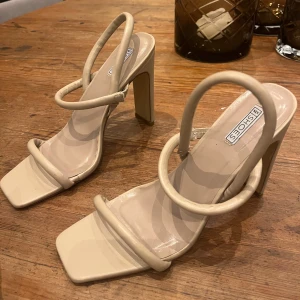 Beiga klackar NLY - HElt oanvända som bild visar.