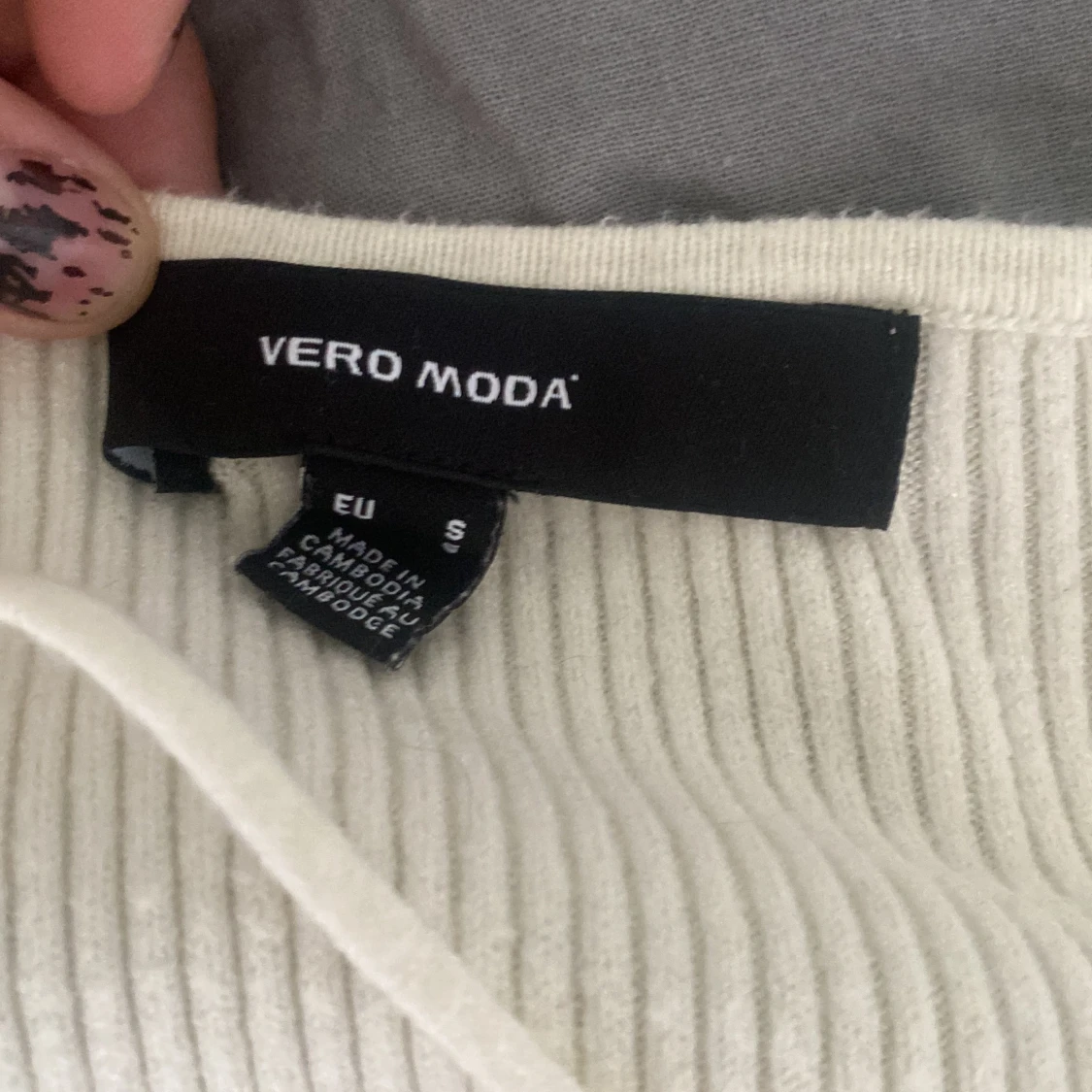 Vit ribbad tröja från Vero Moda - 91
