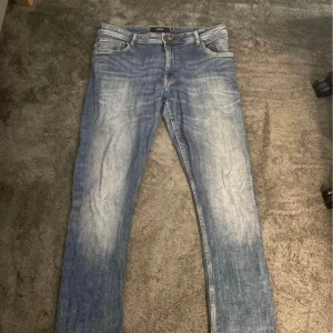 Jenas - Jeans i storlek 38/32. Fint skick