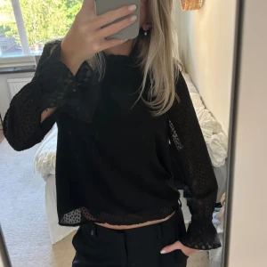 Blus med volang ärm - Blus från vero moda 