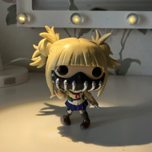 Anime figur pop - en anime pop figur från danmark! den är i gott skick och ser ny ut! jag har inte kvar original lådan tror jag men om jag hittar den fraktas den i den! :) är köpt för 300kr! köparen står för frakten