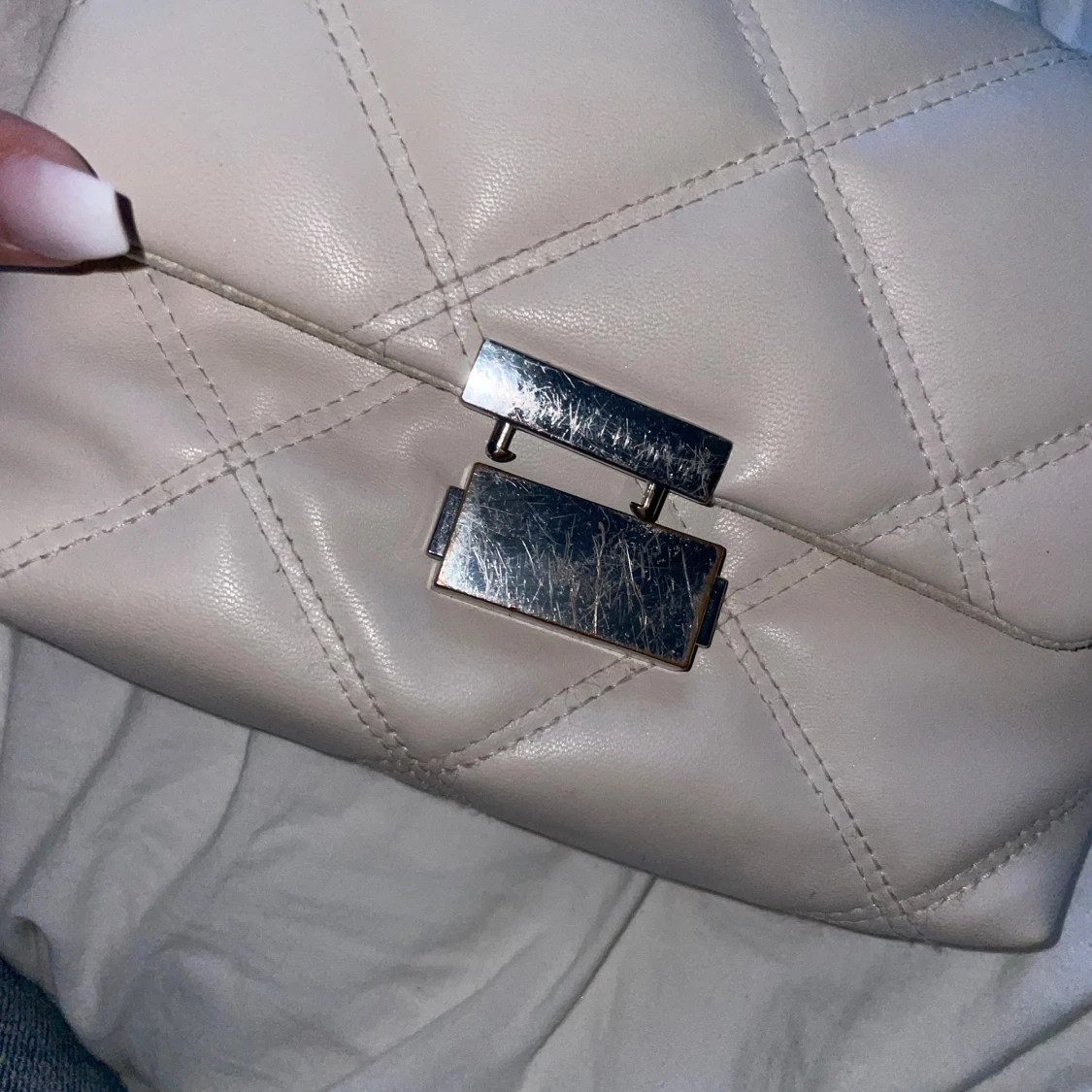 krämvit väska! - 91