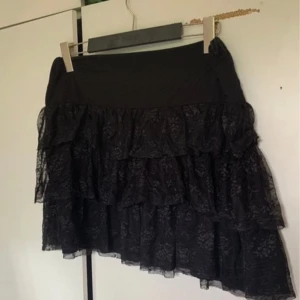 Spets kjol - Spetskjol från lindex, aldrig använd. Storlek 38/M.❤️