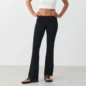 Yoga pants  - Yoga pants från Gina tricot, ganska använda därav 200kr köpta för 350kr. Inga defekter. Kan sänka priset lite vid snabb affär