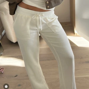 Linnebyxor - Nytt skick, använt fåtal gånger. Bilder lånade. Ordinarie pris 500kr