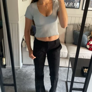 Fin topp🤩 - Säljer min fina topp från FOREVER 21 då jag inte får någon andvändning för den.💕den har inga skador eller fläckar och ser ut som ny🥰storlek XS men är väldig stretchig i materialet så kan passa upp till M💕