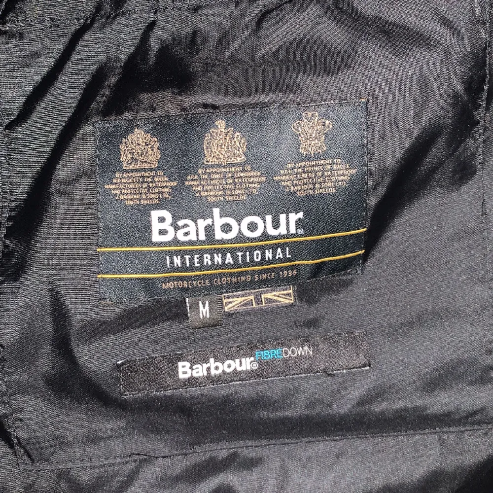 Säljer min knappt använda riktigt snygga Barbour international jacka. 10/10 knappt använd, inga defekter. Pris kan absolut diskuteras.  Tveka inte att skriva om ni har frågor. . Jackor.