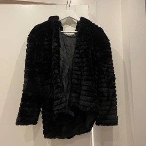 Mysig jacka - Mysig jacka med luva. Passar allt från XS-M