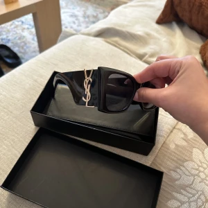 Solglasögon  - Solglasögon helt nya 