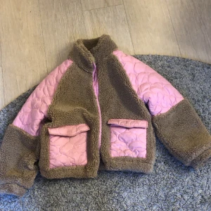 jacka - En gullig jacka från Lindex!!säljs för att den har blivit för liten❤️